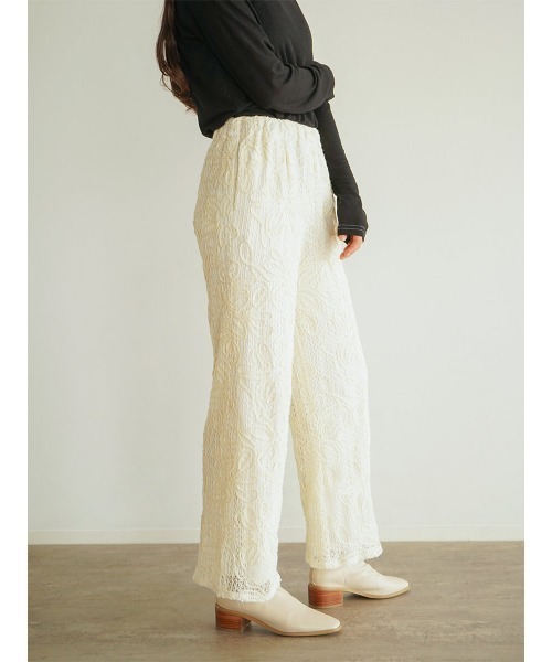 FIKA.(フィーカ)の「Flower embroidery wide pants(その他パンツ・レディース・モカ/オフホワイト・MEDIUM)」の4枚目の写真