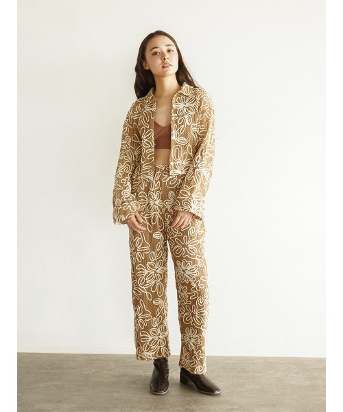 FIKA.(フィーカ)の「Flower embroidery wide pants(その他パンツ・レディース・モカ/オフホワイト・MEDIUM)」の6枚目の写真
