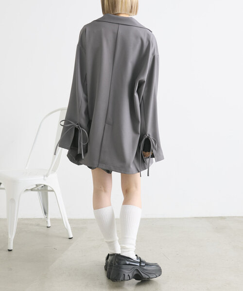 w closet(ダブルクローゼット)の「袖リボンBIGテーラードジャケット(テーラードジャケット・レディース・グレー/ベージュ/ネイビー・FREE)」の15枚目の写真