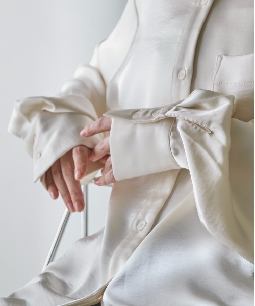 feepur（フェピュール）の「サテンオーバーシャツ（シャツ/ブラウス・レディース・アイボリー/ブラック・MEDIUM）」の20枚目の写真