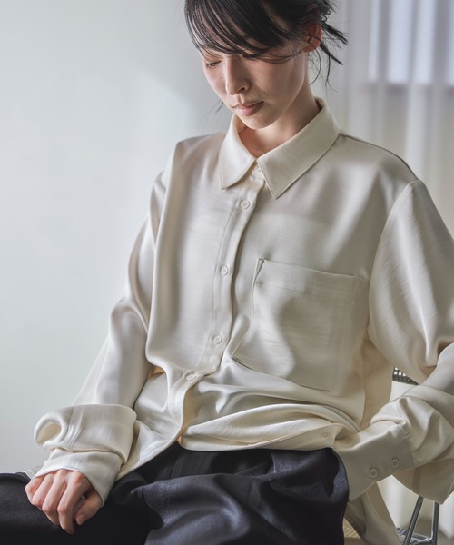 feepur（フェピュール）の「サテンオーバーシャツ（シャツ/ブラウス・レディース・アイボリー/ブラック・MEDIUM）」の11枚目の写真