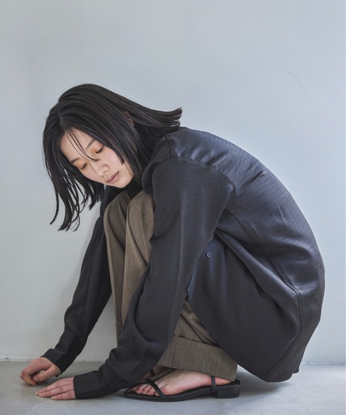 feepur（フェピュール）の「サテンオーバーシャツ（シャツ/ブラウス・レディース・アイボリー/ブラック・MEDIUM）」の18枚目の写真