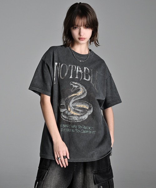 ADRER（アドラー）の「heavy weight graphic / line stone T shirt / ヘビーウェイトグラフィック／ラインストーンTシャツ（Tシャツ/カットソー・メンズ・ホワイト系3/グレー系3/ブラック系4/ホワイト系1/ブラック系3/グレー系4/グレー系5/グレー系1/グレー系2/ブラック系1/ホワイト系2/ブラック系2/ホワイト系4/グレー系6/グレー系8/グレー系7/ホワイト系5・L/M/S/XS）」の21枚目の写真