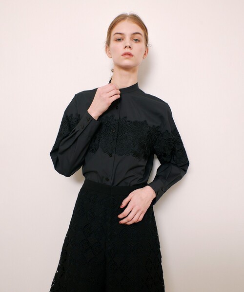 LOULOU WILLOUGHBY（ルルウィルビー）の「【LOULOU WILLOUGHBY】フラワーレースシャツ（シャツ/ブラウス・レディース・ブラック/ホワイト・2）」の5枚目の写真