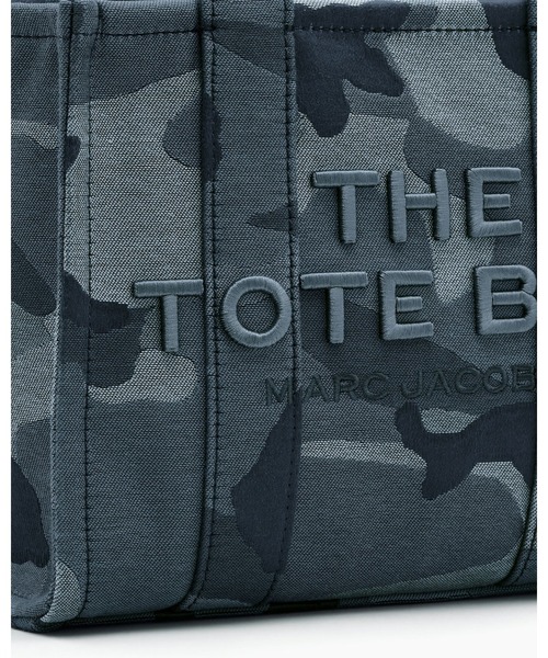 MARC JACOBS(マークジェイコブス)の「THE CAMO JACQUARD SMALL TOTE BAG/ザ カモ ジャカード スモール トート バッグ(トートバッグ・レディース・ブルー系その他・ONE SIZE)」の3枚目の写真
