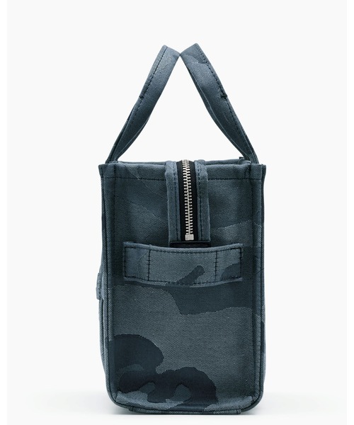 MARC JACOBS(マークジェイコブス)の「THE CAMO JACQUARD SMALL TOTE BAG/ザ カモ ジャカード スモール トート バッグ(トートバッグ・レディース・ブルー系その他・ONE SIZE)」の2枚目の写真