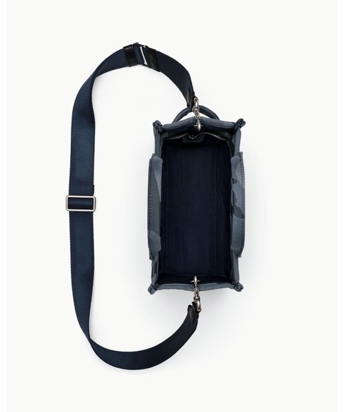 MARC JACOBS(マークジェイコブス)の「THE CAMO JACQUARD SMALL TOTE BAG/ザ カモ ジャカード スモール トート バッグ(トートバッグ・レディース・ブルー系その他・ONE SIZE)」の8枚目の写真