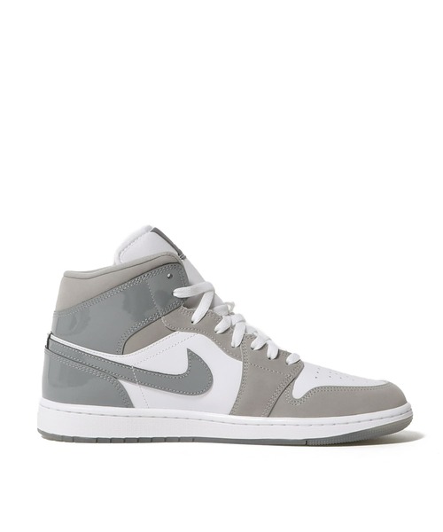 NIKE(ナイキ)の「NIKE / AIR JORDAN 1 MID SE(スニーカー・メンズ・グレー・26/29/28)」の2枚目の写真