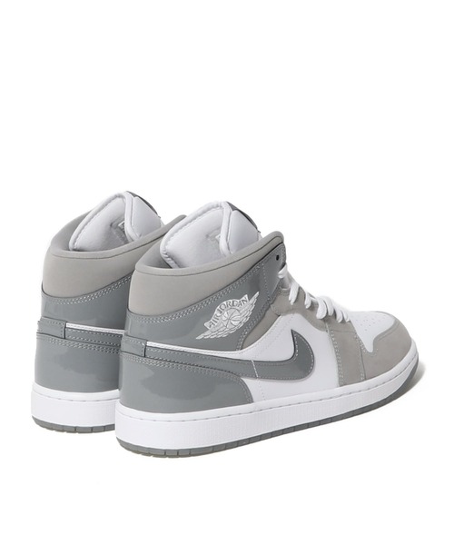 NIKE(ナイキ)の「NIKE / AIR JORDAN 1 MID SE(スニーカー・メンズ・グレー・26/29/28)」の3枚目の写真