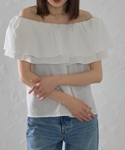 each（イーチ）の「ビッグフリルブラウス/オフショル・前後2WAY（シャツ/ブラウス・レディース・ベージュ/ホワイト・FREE）」の11枚目の写真