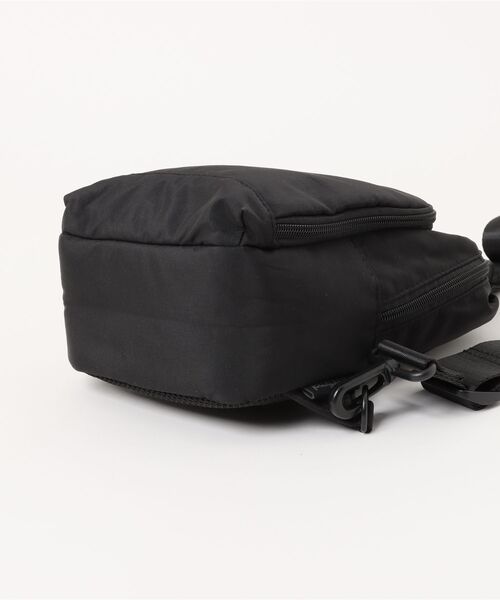 RAW.C（ロークリエイト）の「FUNCTIONAL/ファンクショナル ボディバック MINI ROUND ZIP SLING 撥水 軽量 RCB-095TI（ボディバッグ/ウエストポーチ・メンズ・ブラック・FREE）」の4枚目の写真