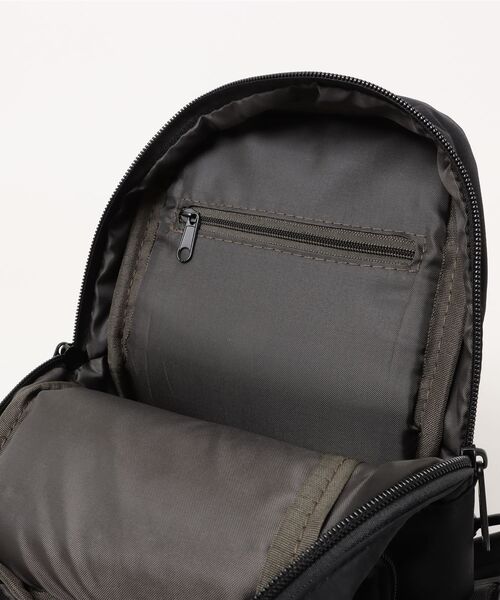RAW.C（ロークリエイト）の「FUNCTIONAL/ファンクショナル ボディバック MINI ROUND ZIP SLING 撥水 軽量 RCB-095TI（ボディバッグ/ウエストポーチ・メンズ・ブラック・FREE）」の3枚目の写真