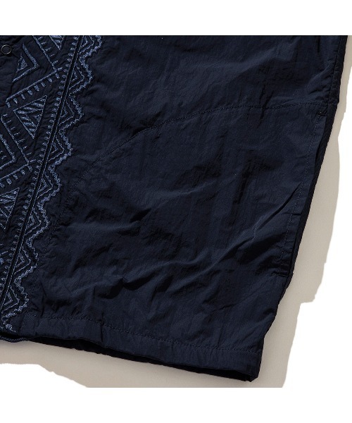 UNFRM OUTDOOR STANDARD(ユニフォームアウトドアスタンダード)の「UNFRM OUTDOOR STANDARD PE TYPEWRITER AFRICAN EMBROIDERY S/S WORK SHIRT(ユニフォームアウトドアスタンダード PE タイプライター アメリカン エンブロイダリー ショートスリーブ ワークシャツ)(シャツ/ブラウス・メンズ・オフホワイト/ネイビー・MEDIUM/SMALL)」の20枚目の写真