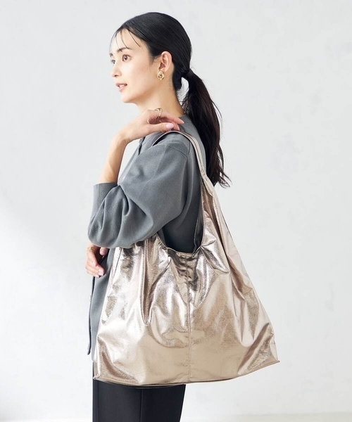 a.v.v（アーヴェヴェ）の「メタリックトート（トートバッグ・レディース・ブラック/ベージュ・38）」の7枚目の写真