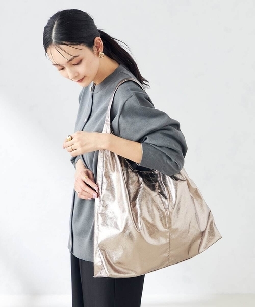 a.v.v（アーヴェヴェ）の「メタリックトート（トートバッグ・レディース・ブラック/ベージュ・38）」の12枚目の写真