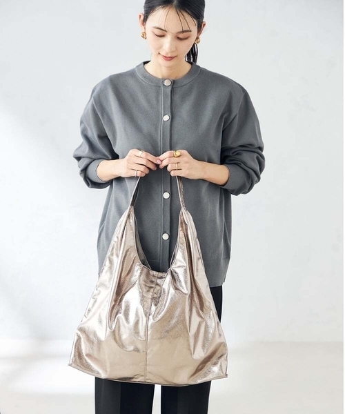 a.v.v（アーヴェヴェ）の「メタリックトート（トートバッグ・レディース・ブラック/ベージュ・38）」の16枚目の写真