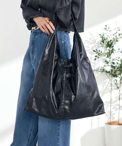 a.v.v（アーヴェヴェ）の「メタリックトート（トートバッグ・レディース・ブラック/ベージュ・38）」の14枚目の写真