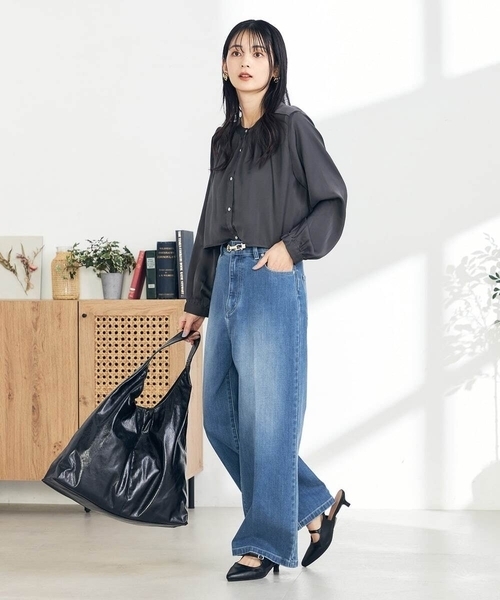 a.v.v（アーヴェヴェ）の「メタリックトート（トートバッグ・レディース・ブラック/ベージュ・38）」の6枚目の写真