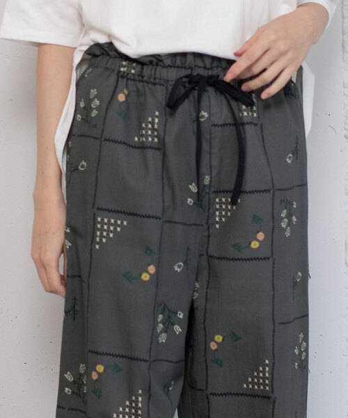 POU DOU DOU（プードゥドゥ）の「ステッチプリントイージーパンツ（その他パンツ・レディース・オフホワイト/ダークグレー・M）」の21枚目の写真