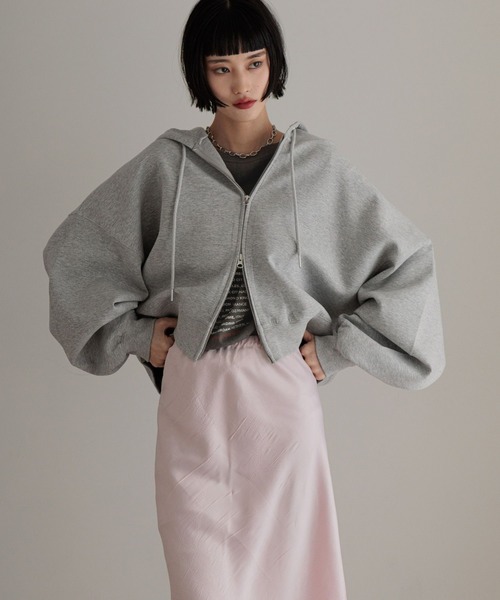 LOWRYS FARM（ローリーズファーム）の「ショートＺＩＰフーディ　 452865（パーカー・レディース・ブラック/グレー/イエロー・FREE）」の12枚目の写真