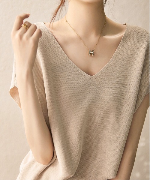 BLANC FICELLE(ブランフィセル)の「【上品カジュアル】ゆるシルエットVネックトップス(Tシャツ/カットソー・レディース・ブラック/ブルーグレー/ブルーグリーン/アイボリー/Off White/サックスブルー/イエロー×グリーン/キャメル/Lilac/ピンク/レッド/グレー/ベージュ/ミント/マスタード/ネイビー/Royal・FREE)」の6枚目の写真