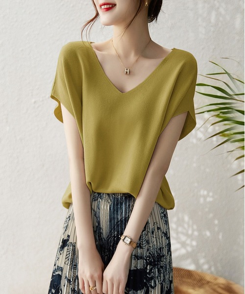 BLANC FICELLE(ブランフィセル)の「【上品カジュアル】ゆるシルエットVネックトップス(Tシャツ/カットソー・レディース・ブラック/ブルーグレー/ブルーグリーン/アイボリー/Off White/サックスブルー/イエロー×グリーン/キャメル/Lilac/ピンク/レッド/グレー/ベージュ/ミント/マスタード/ネイビー/Royal・FREE)」の15枚目の写真