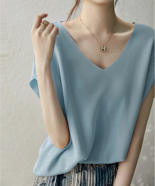 BLANC FICELLE(ブランフィセル)の「【上品カジュアル】ゆるシルエットVネックトップス(Tシャツ/カットソー・レディース・ブラック/ブルーグレー/ブルーグリーン/アイボリー/Off White/サックスブルー/イエロー×グリーン/キャメル/Lilac/ピンク/レッド/グレー/ベージュ/ミント/マスタード/ネイビー/Royal・FREE)」の5枚目の写真