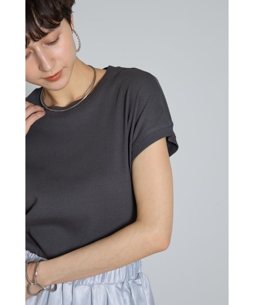&. NOSTALGIA(アンドドットノスタルジア)の「フレンチスリーブリブTシャツ(Tシャツ/カットソー・レディース・ブラック/オフホワイト/チャコールグレー・M)」の17枚目の写真