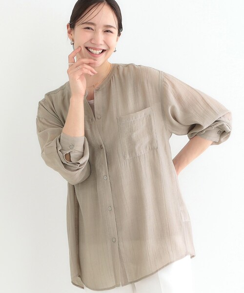 DRESKIP（ドレスキップ）の「【高レビュー】大人のシアー感 バンドカラーシャツ（シャツ/ブラウス・レディース・チャコールグレー/ナチュラル/イエロー系その他/ライトブルー/グリーン系/ピンク系・00）」の3枚目の写真