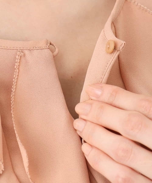 MK MICHEL KLEIN（エムケーミッシェルクラン）の「フリルディティールジョーゼットブラウス/洗える（シャツ/ブラウス・レディース・オレンジ系その他/ホワイト/ネイビー・38）」の6枚目の写真