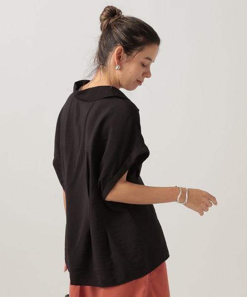 BAYFLOW（ベイフロー）の「タックデザインブラウス（シャツ/ブラウス・レディース・グレイッシュベージュ/ライトイエロー/ブラック・FREE）」の4枚目の写真