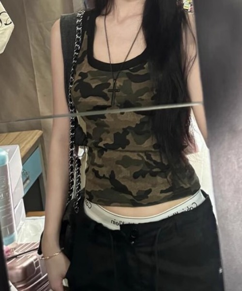 lilful(リルフル)の「配色ライン 迷彩柄タンクトップ カモフラージュ(タンクトップ・レディース・その他・M/S)」の2枚目の写真