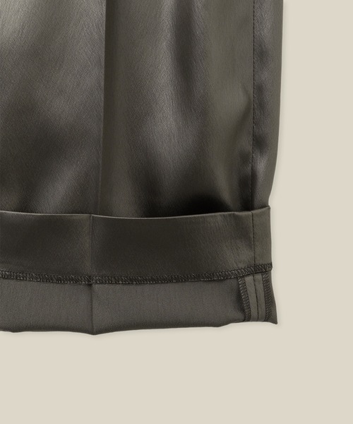 ROPE'（ロペ）の「【WEB・一部店舗限定】ブライトハンマーサテンテーパードパンツ/洗える（その他パンツ・レディース・ベージュ/カーキ・36/38）」の5枚目の写真