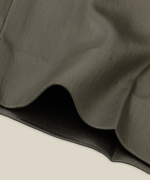 ROPE'（ロペ）の「【WEB・一部店舗限定】ブライトハンマーサテンテーパードパンツ/洗える（その他パンツ・レディース・ベージュ/カーキ・36/38）」の6枚目の写真