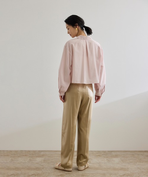 ROPE'（ロペ）の「【WEB・一部店舗限定】ブライトハンマーサテンテーパードパンツ/洗える（その他パンツ・レディース・ベージュ/カーキ・36/38）」の11枚目の写真