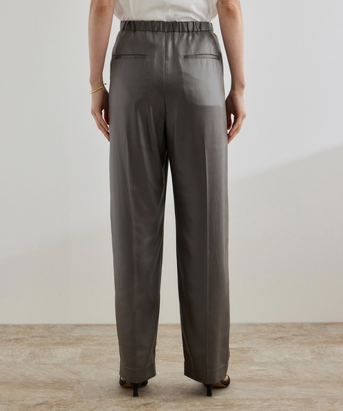 ROPE'（ロペ）の「【WEB・一部店舗限定】ブライトハンマーサテンテーパードパンツ/洗える（その他パンツ・レディース・ベージュ/カーキ・36/38）」の15枚目の写真