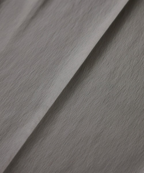 ROPE'（ロペ）の「【WEB・一部店舗限定】ブライトハンマーサテンテーパードパンツ/洗える（その他パンツ・レディース・ベージュ/カーキ・36/38）」の8枚目の写真