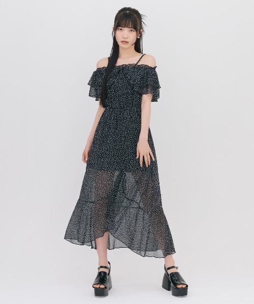 REDYAZEL(レディアゼル)の「ランダムドットオフショルシフォンワンピース(ワンピース・レディース・ブラック/オフホワイト・FREE)」の10枚目の写真