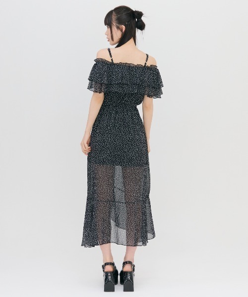 REDYAZEL(レディアゼル)の「ランダムドットオフショルシフォンワンピース(ワンピース・レディース・ブラック/オフホワイト・FREE)」の12枚目の写真