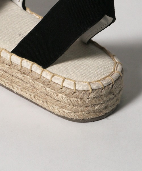 EMU Australia（エミューオーストラリア）の「EMU Australia/エミュオーストラリア ELABANA フラットサンダル 厚底（サンダル・レディース・ブラック・7）」の5枚目の写真