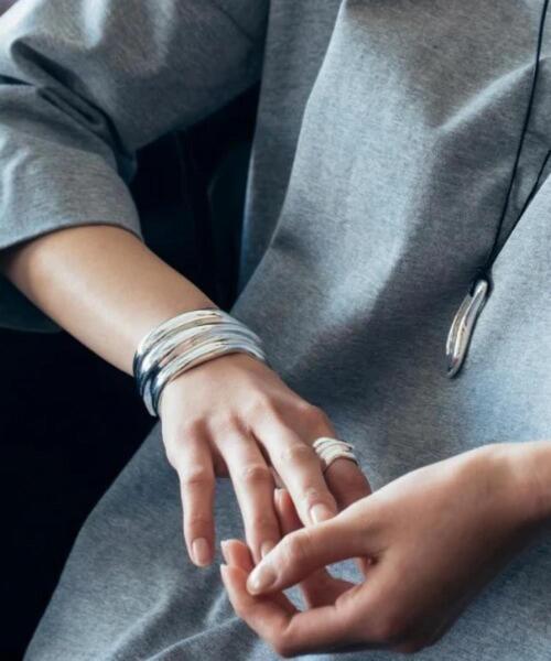 Nothing And Others(ナッシングアンドアザーズ)の「Nothing And Others/ナッシングアンドアザーズ/New Wave Bangle(バングル/リストバンド・レディース・シルバー・F)」の8枚目の写真