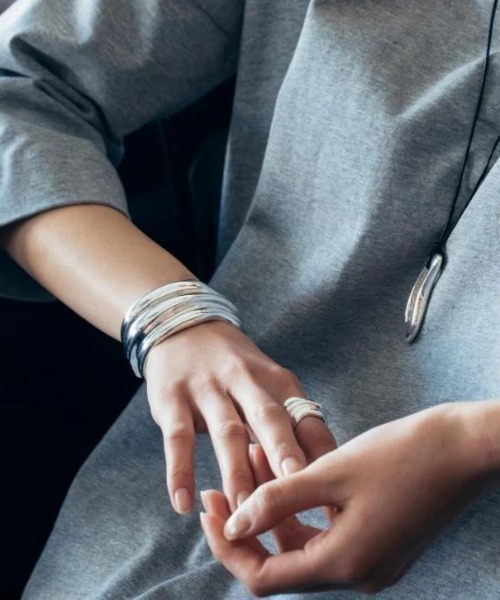 Nothing And Others(ナッシングアンドアザーズ)の「Nothing And Others/ナッシングアンドアザーズ/New Wave Bangle(バングル/リストバンド・レディース・シルバー・F)」の15枚目の写真