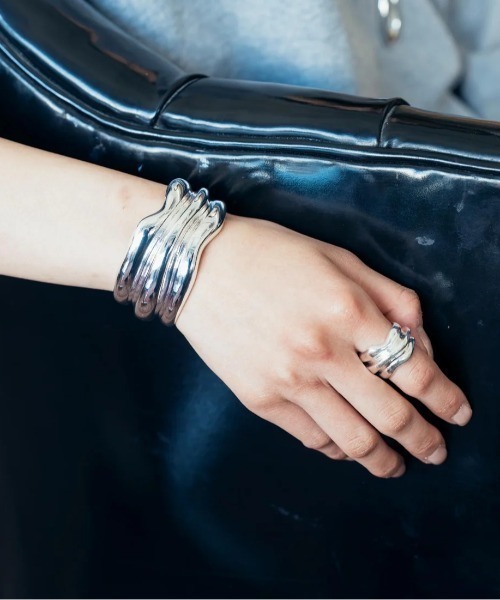 Nothing And Others(ナッシングアンドアザーズ)の「Nothing And Others/ナッシングアンドアザーズ/New Wave Bangle(バングル/リストバンド・レディース・シルバー・F)」の16枚目の写真
