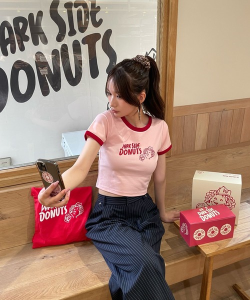 FOREVER 21(フォーエバー トゥエンティーワン)の「【Cafeコラボ】【PARK SIDE DONUTS】Tシャツ(Tシャツ/カットソー・レディース・ブラウン/ピンク・FREE)」の10枚目の写真