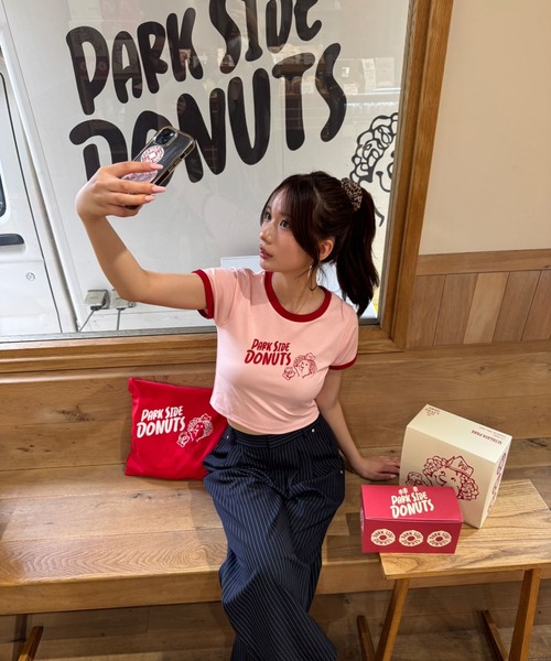FOREVER 21(フォーエバー トゥエンティーワン)の「【Cafeコラボ】【PARK SIDE DONUTS】Tシャツ(Tシャツ/カットソー・レディース・ブラウン/ピンク・FREE)」の11枚目の写真