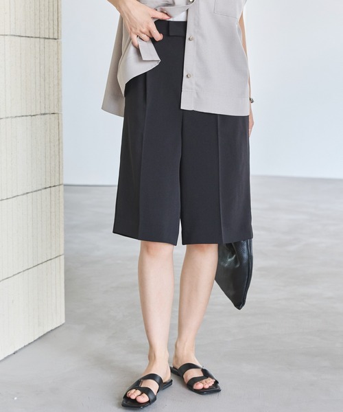 LAVEANGE（ラビアンジェ）の「【インフルエンサーコラボ】センタープレスショートパンツ（その他パンツ・レディース・オフホワイト/ブラック・M/LL/3L/4L/5L）」の2枚目の写真