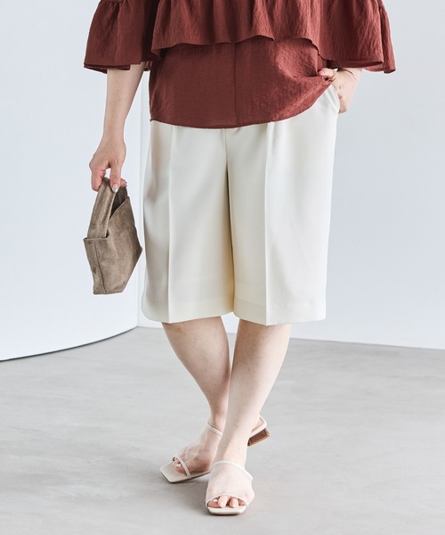 LAVEANGE（ラビアンジェ）の「【インフルエンサーコラボ】センタープレスショートパンツ（その他パンツ・レディース・オフホワイト/ブラック・M/LL/3L/4L/5L）」の3枚目の写真