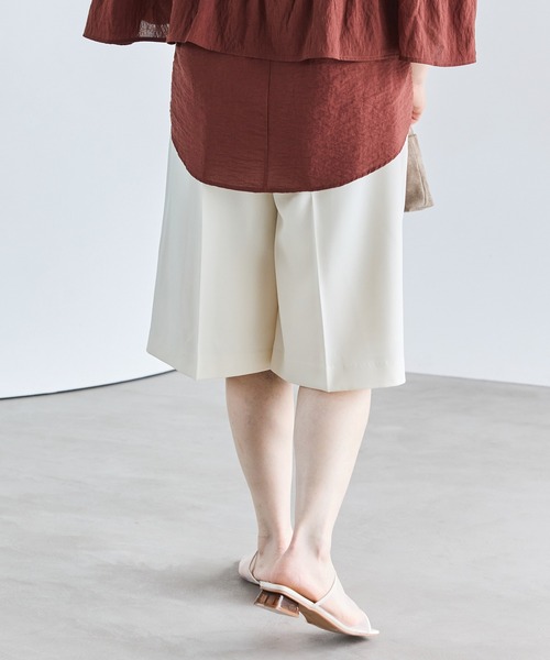 LAVEANGE（ラビアンジェ）の「【インフルエンサーコラボ】センタープレスショートパンツ（その他パンツ・レディース・オフホワイト/ブラック・M/LL/3L/4L/5L）」の6枚目の写真