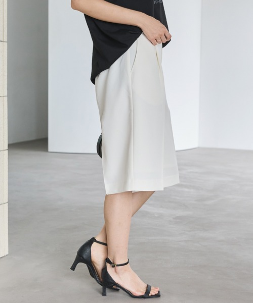 LAVEANGE（ラビアンジェ）の「【インフルエンサーコラボ】センタープレスショートパンツ（その他パンツ・レディース・オフホワイト/ブラック・M/LL/3L/4L/5L）」の14枚目の写真