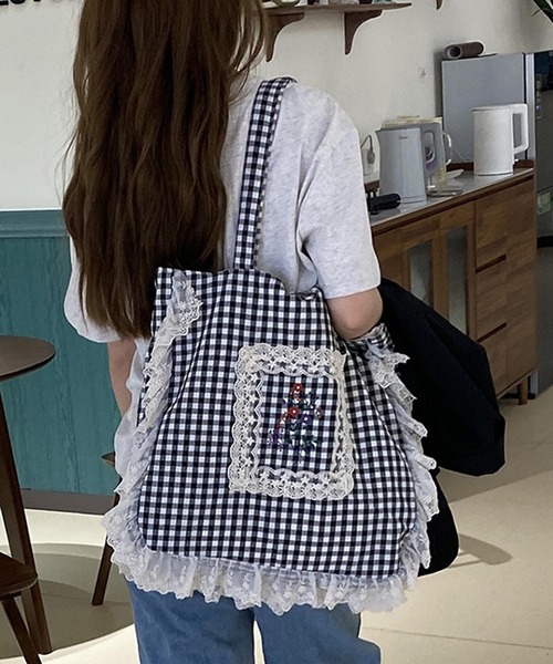 aimoha(アイモハ)の「レースフリル刺繍トートバッグ(トートバッグ・レディース・レッド/ブラック/ホワイト/ベージュ・FREE)」の3枚目の写真